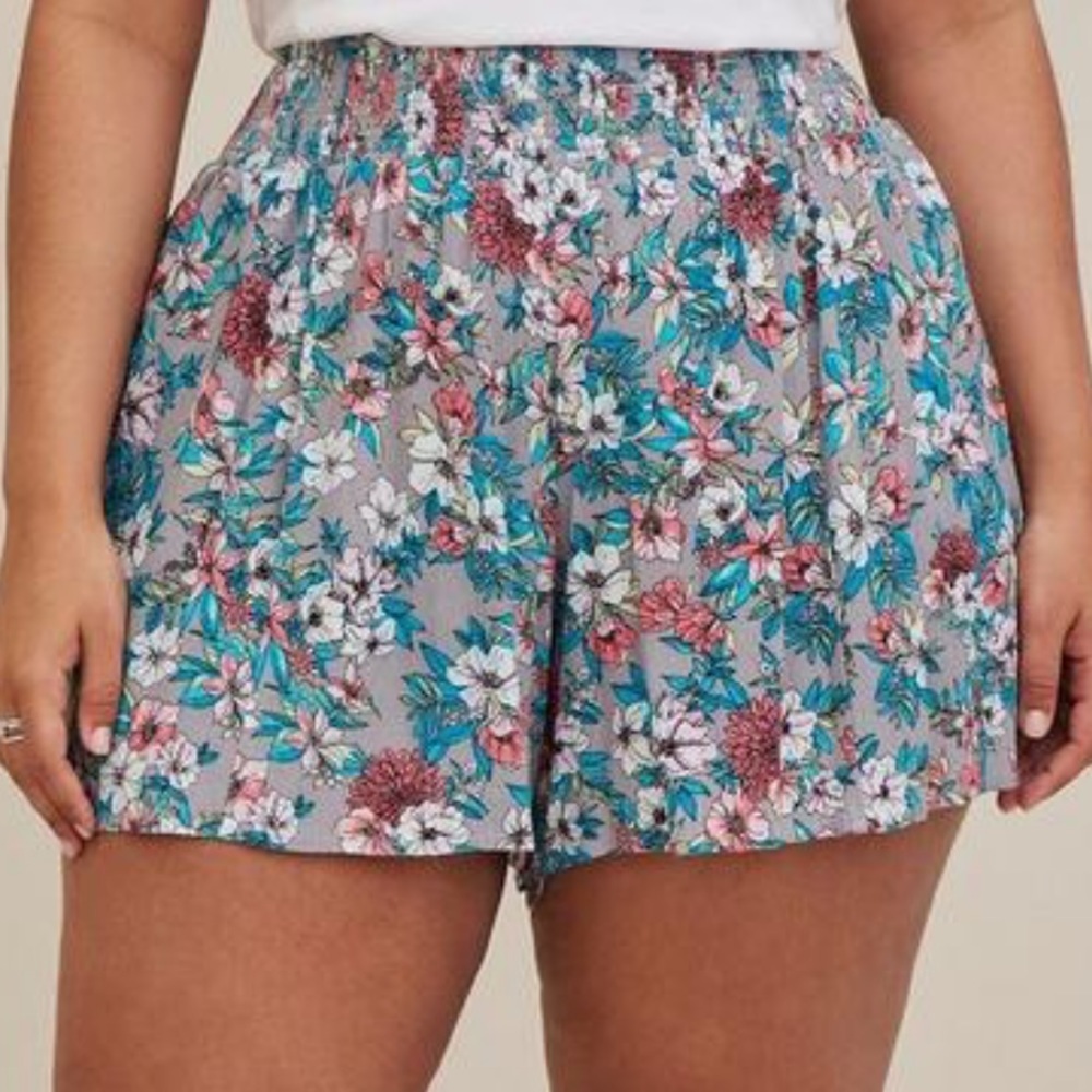 Torrid 5” Gauze High-Rise Smocked Waist Short